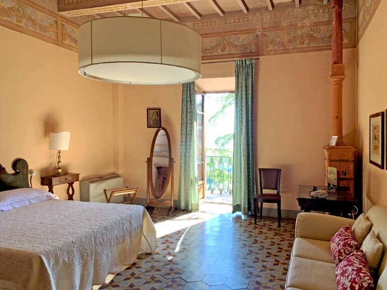 Hotelzimmer mit Doppelbett