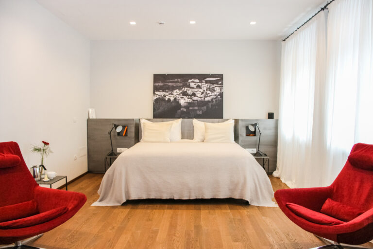 Hotelzimmer Doppelbett