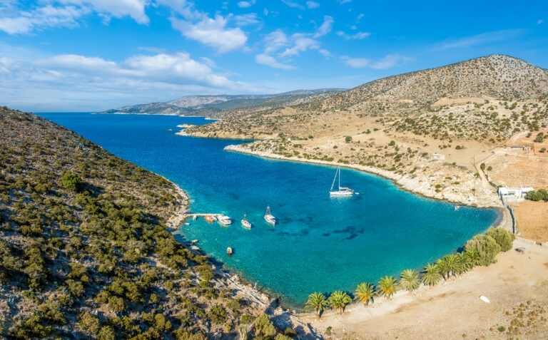 Landschaft mit Panormos Strand, Insel Naxos, Griechenland Kykladen