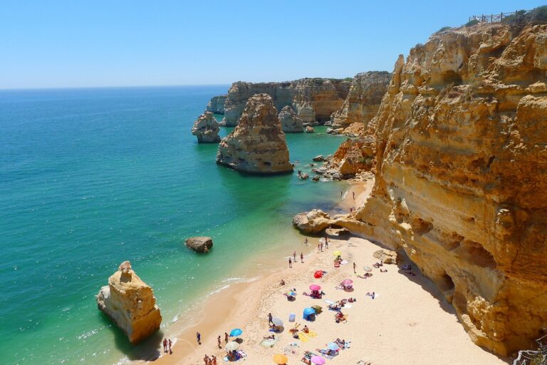 Praia da Marinha, Strand an der Algarve in Portugal