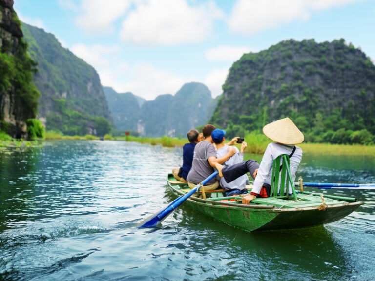 Auf einem Bambusboot in Tam Coc
